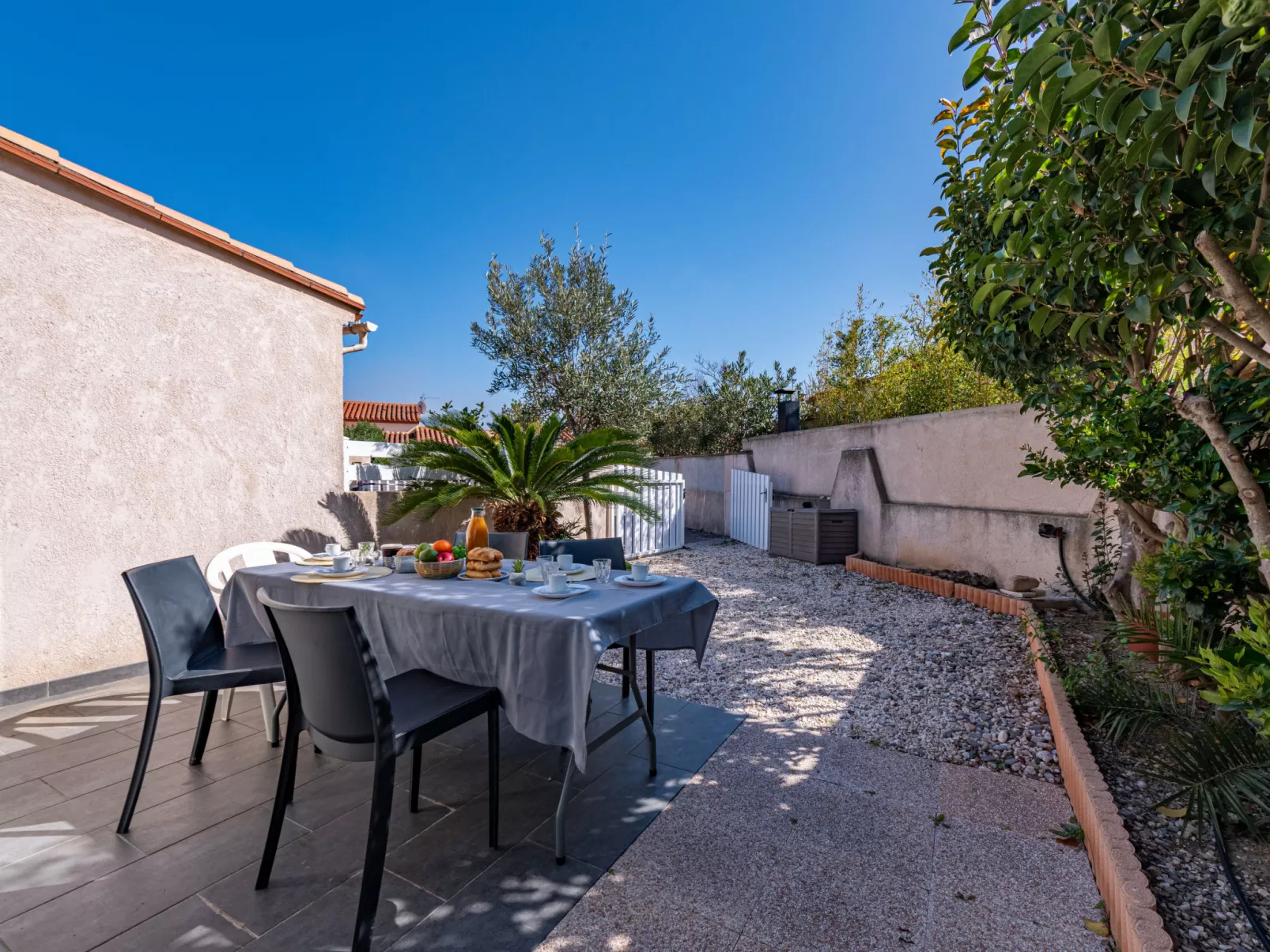 Le Clos du Par-Outside