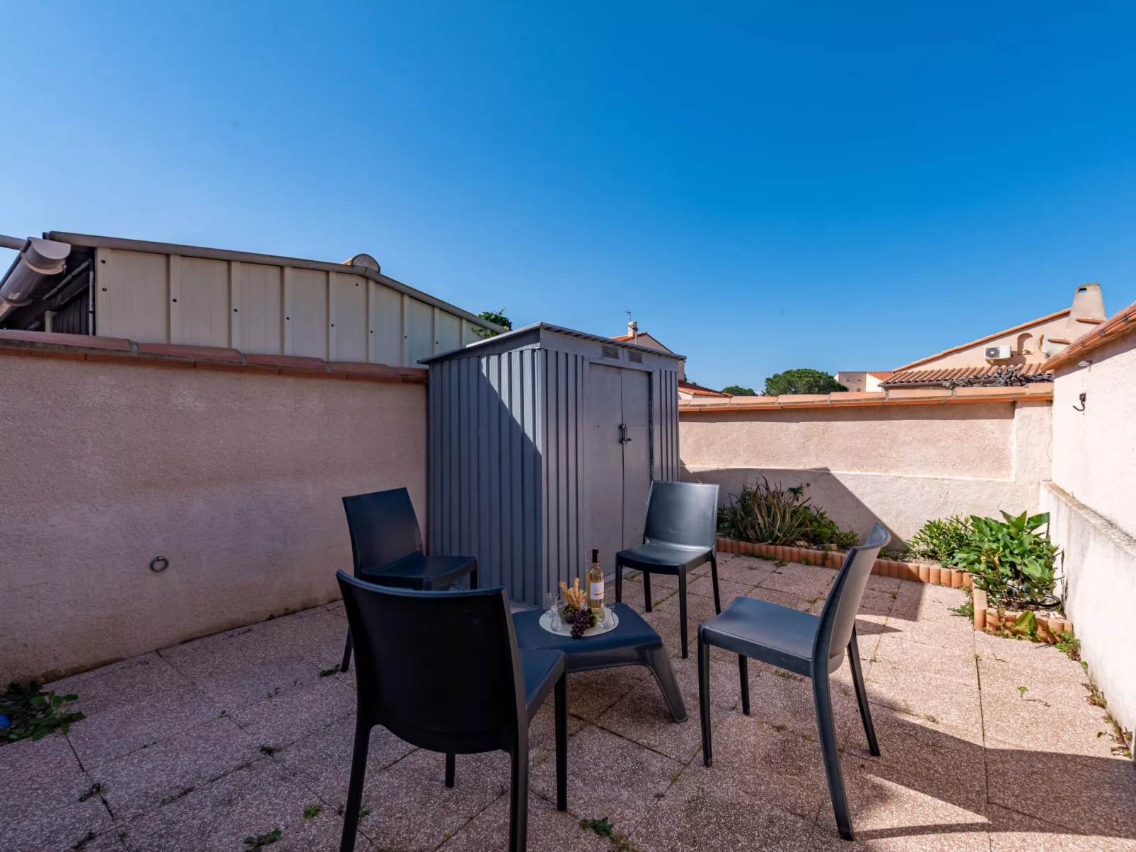 Le Clos du Par-Outside