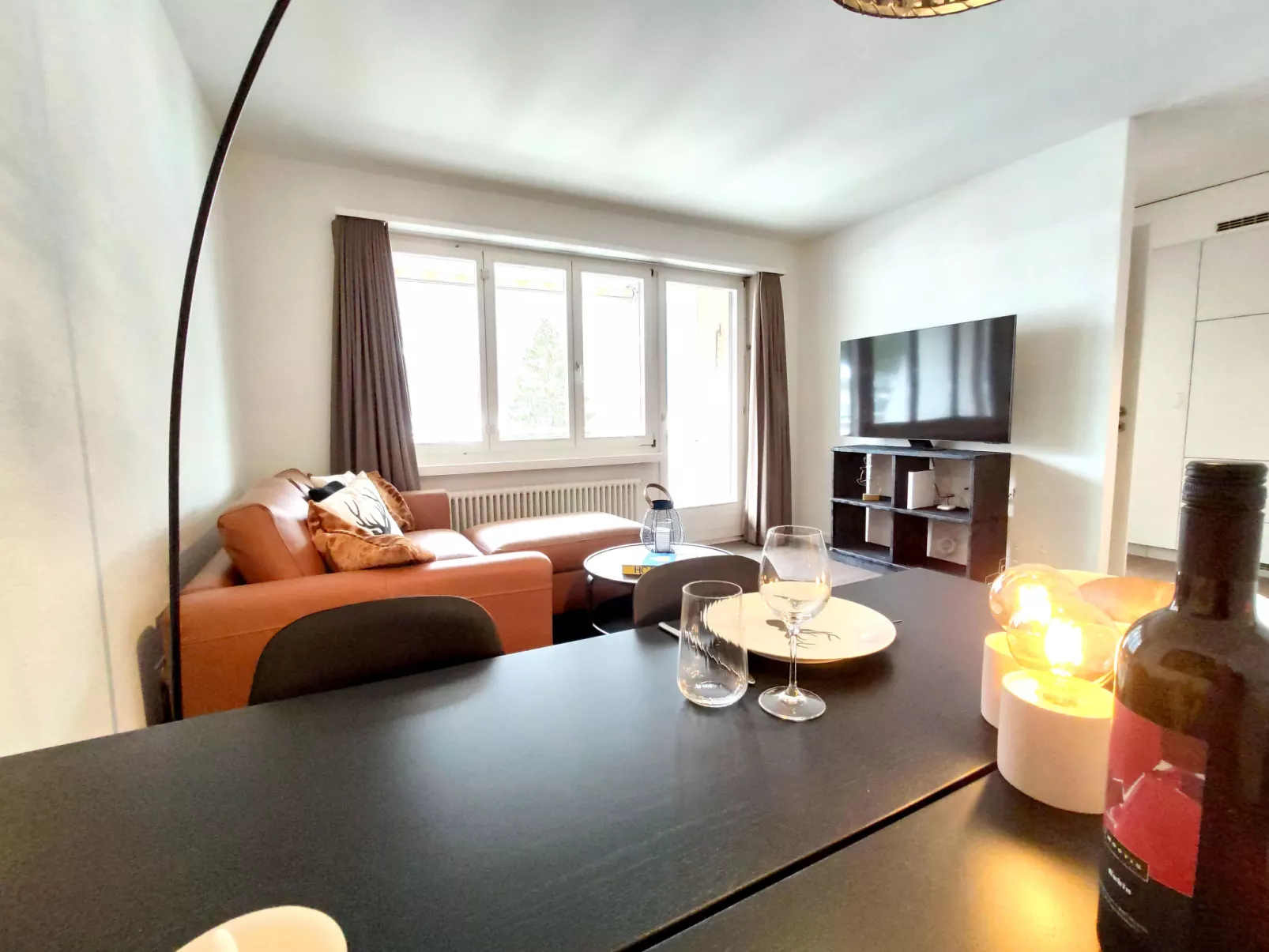 Regina Apt. Martini-Inside