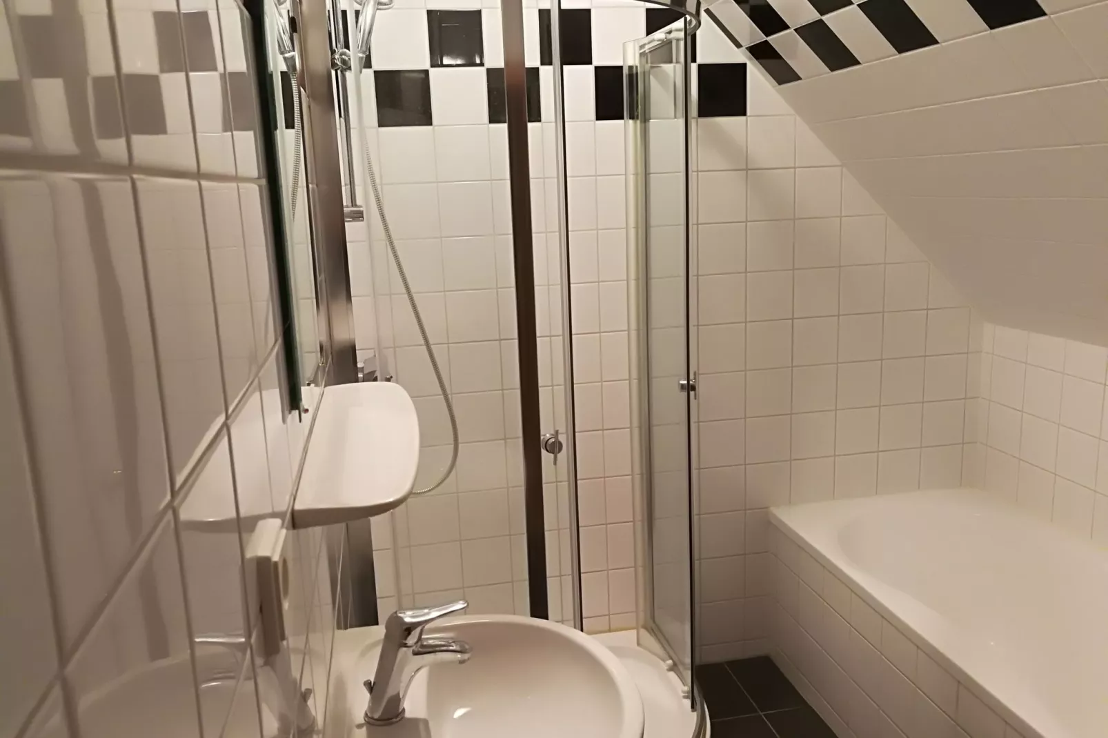 Koruna 12 persoons woning-Bathroom
