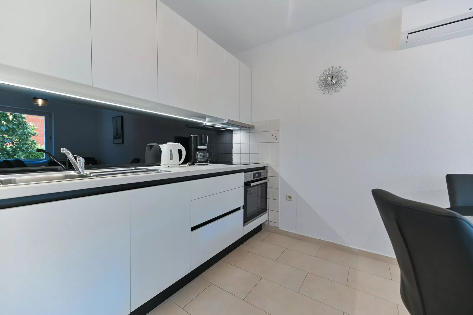 Apartment Verica-Kitchen