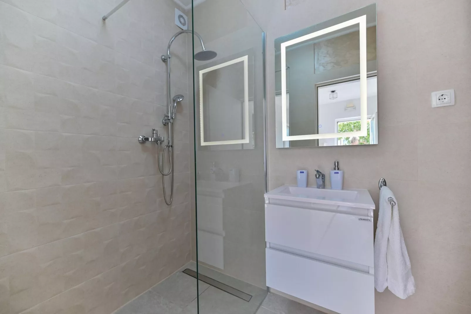 Apartment Verica-Bathroom