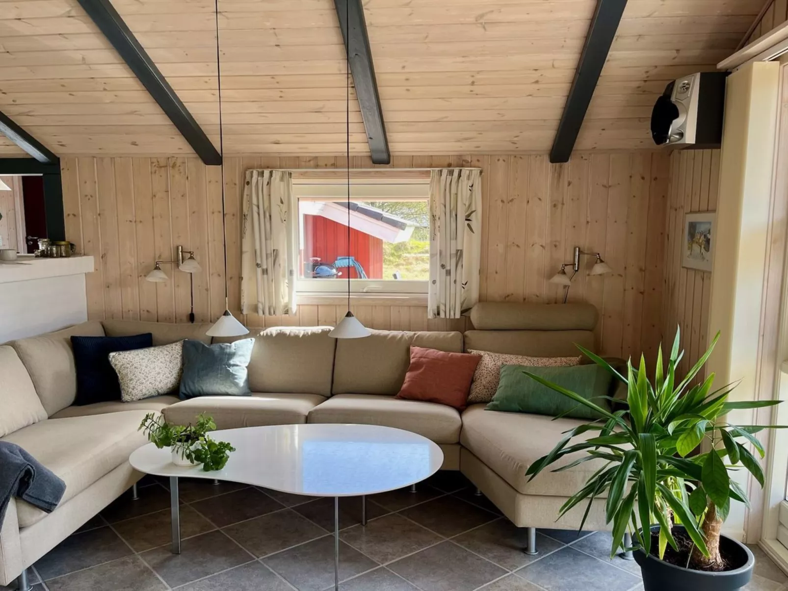 "Esmeralda" - 1.1km from the sea-Inside