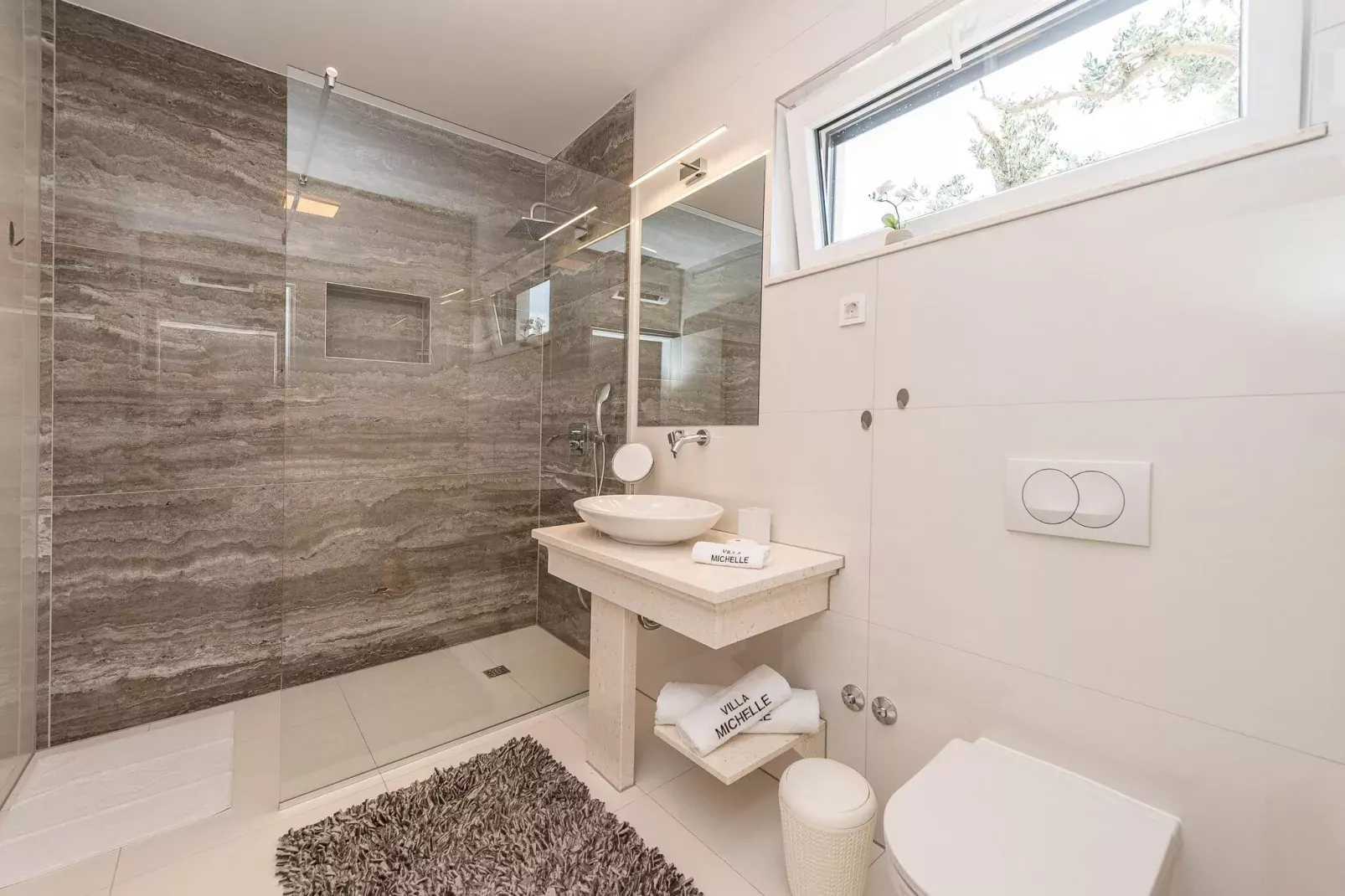 VILLA MICHELLE-Bathroom
