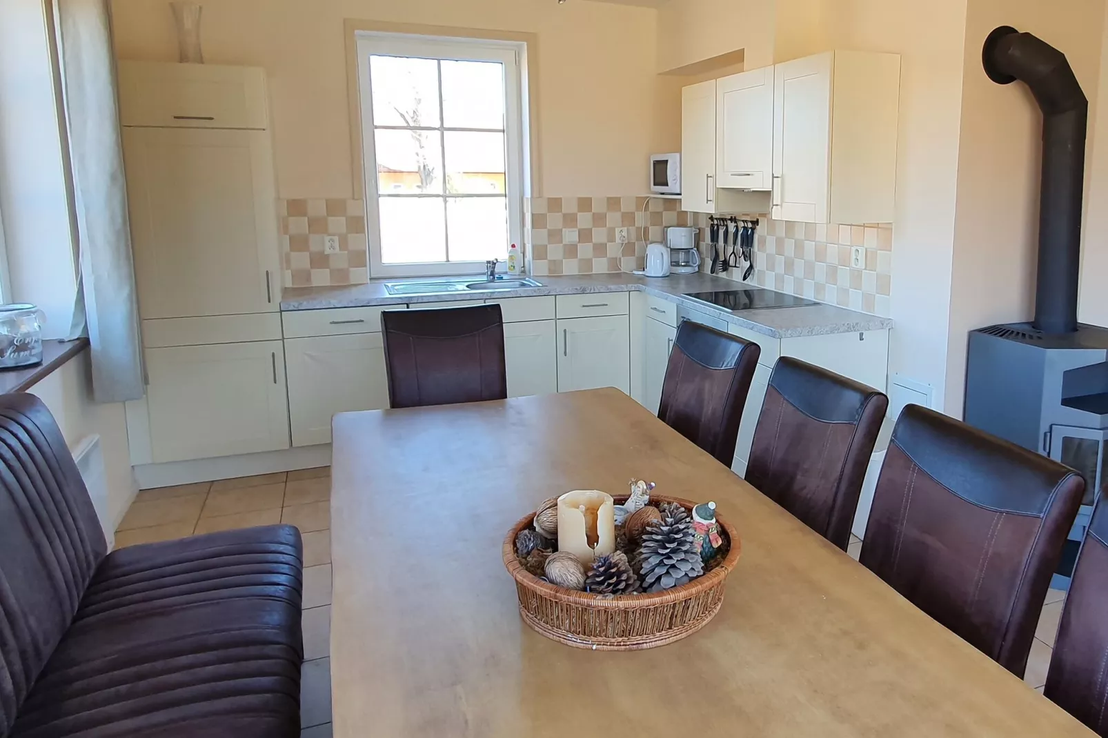 Koruna 12 persoons woning-Dining room