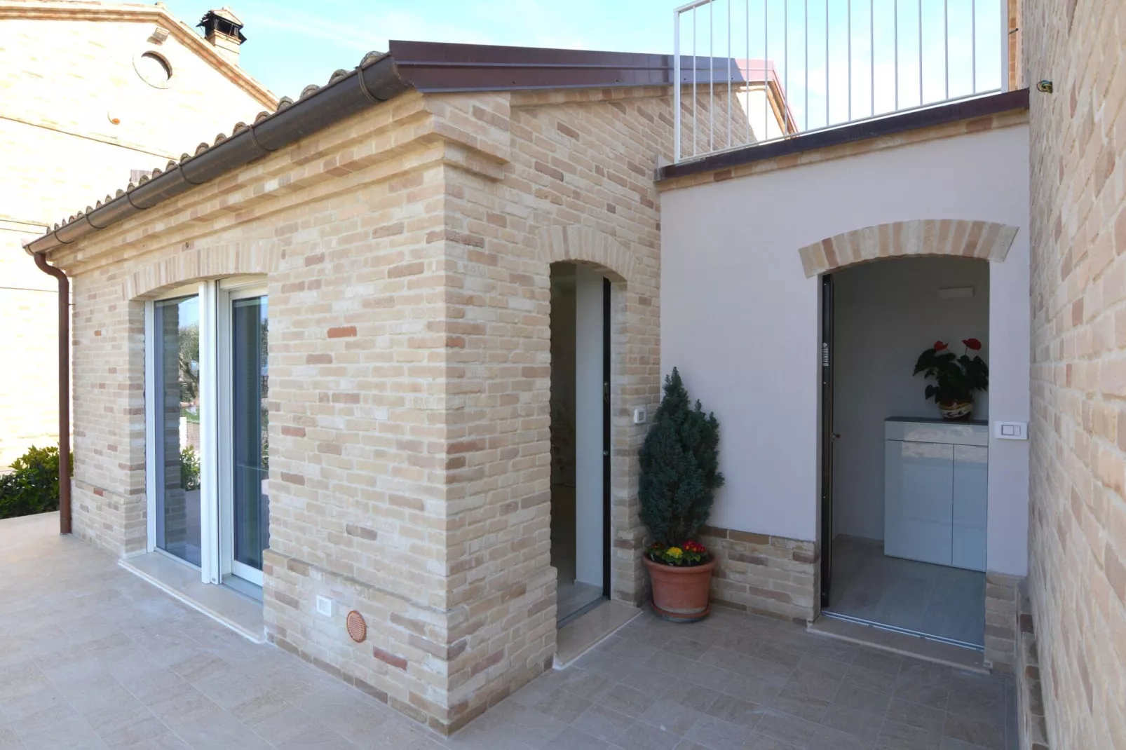 Infiniti Colli-Exterior summer