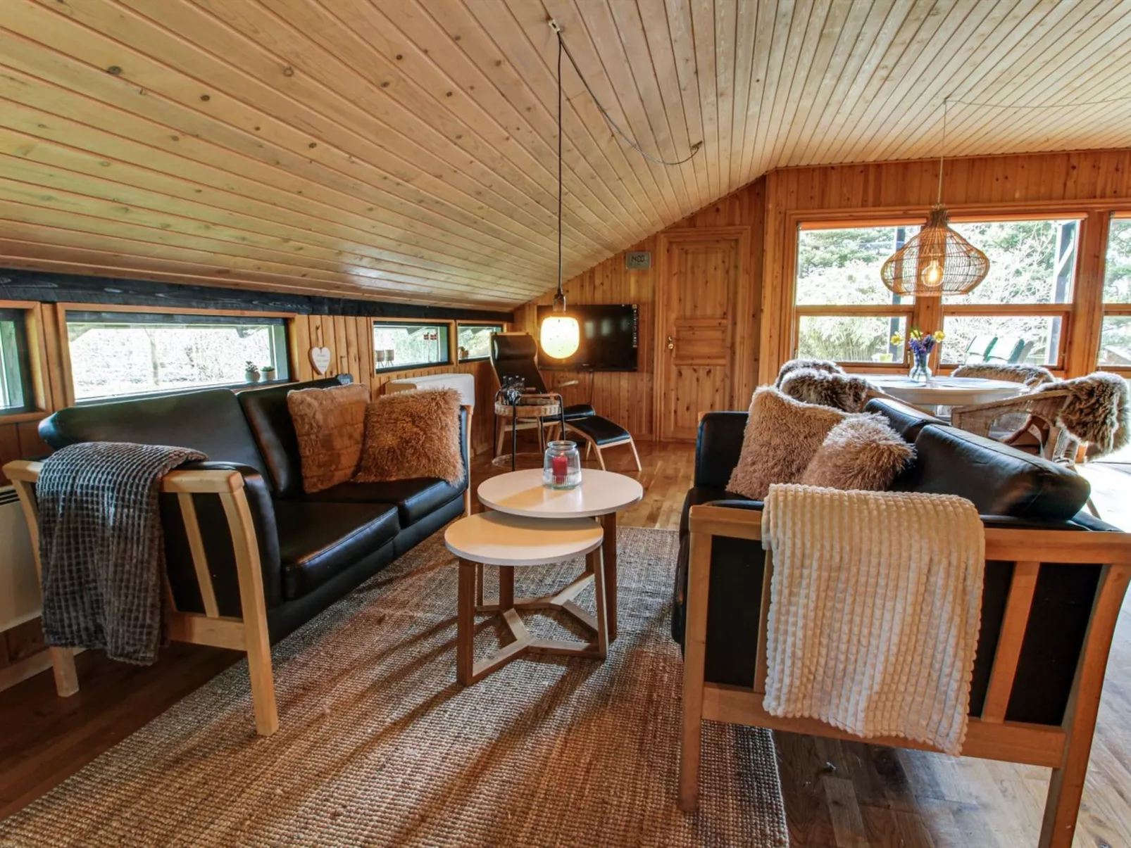 "Amela" - 30km from the sea-Inside