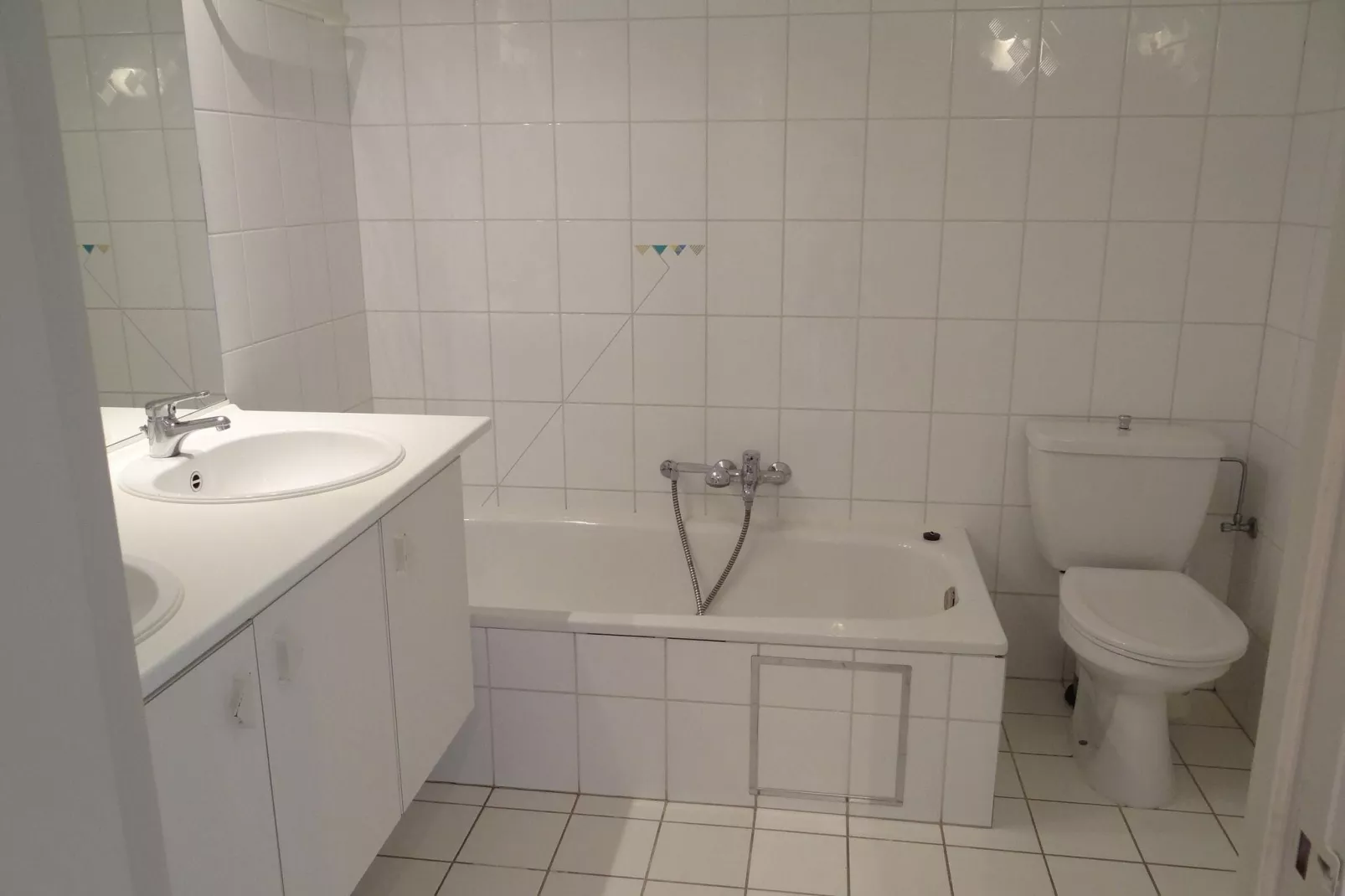 SCORPIO BI 1301GAR-Bathroom
