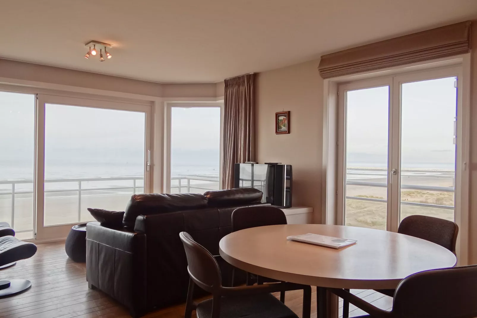 SEAWIND 503-Dining room