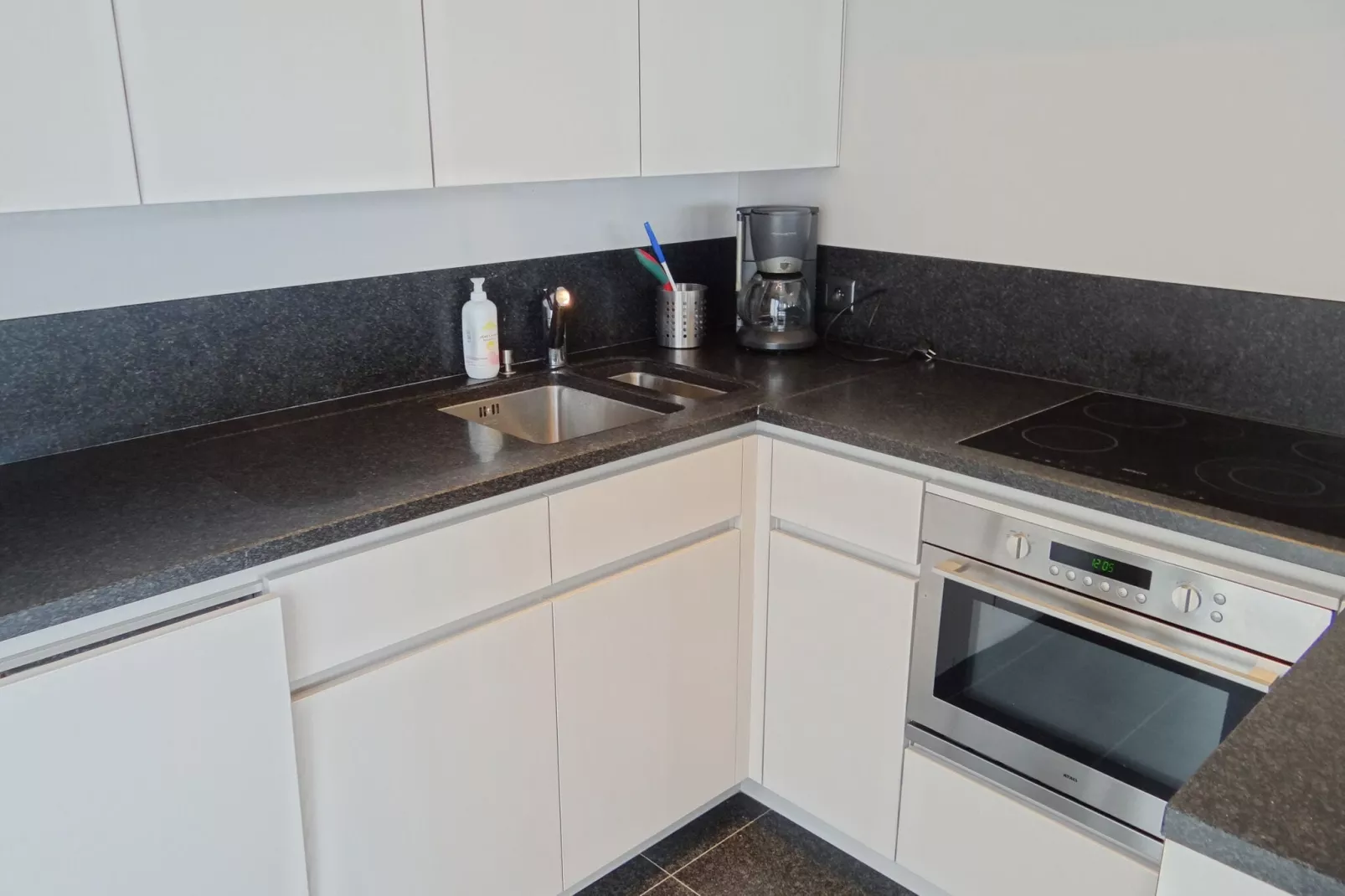 SEAWIND 503-Kitchen