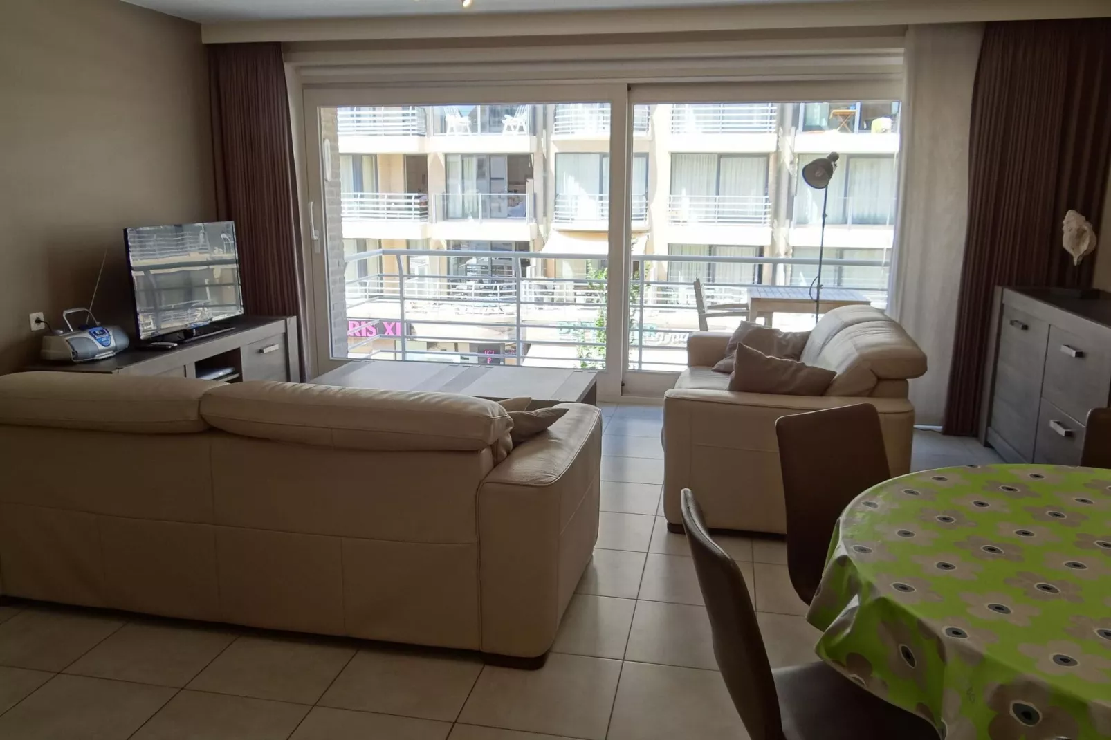 HELIOS-Living room