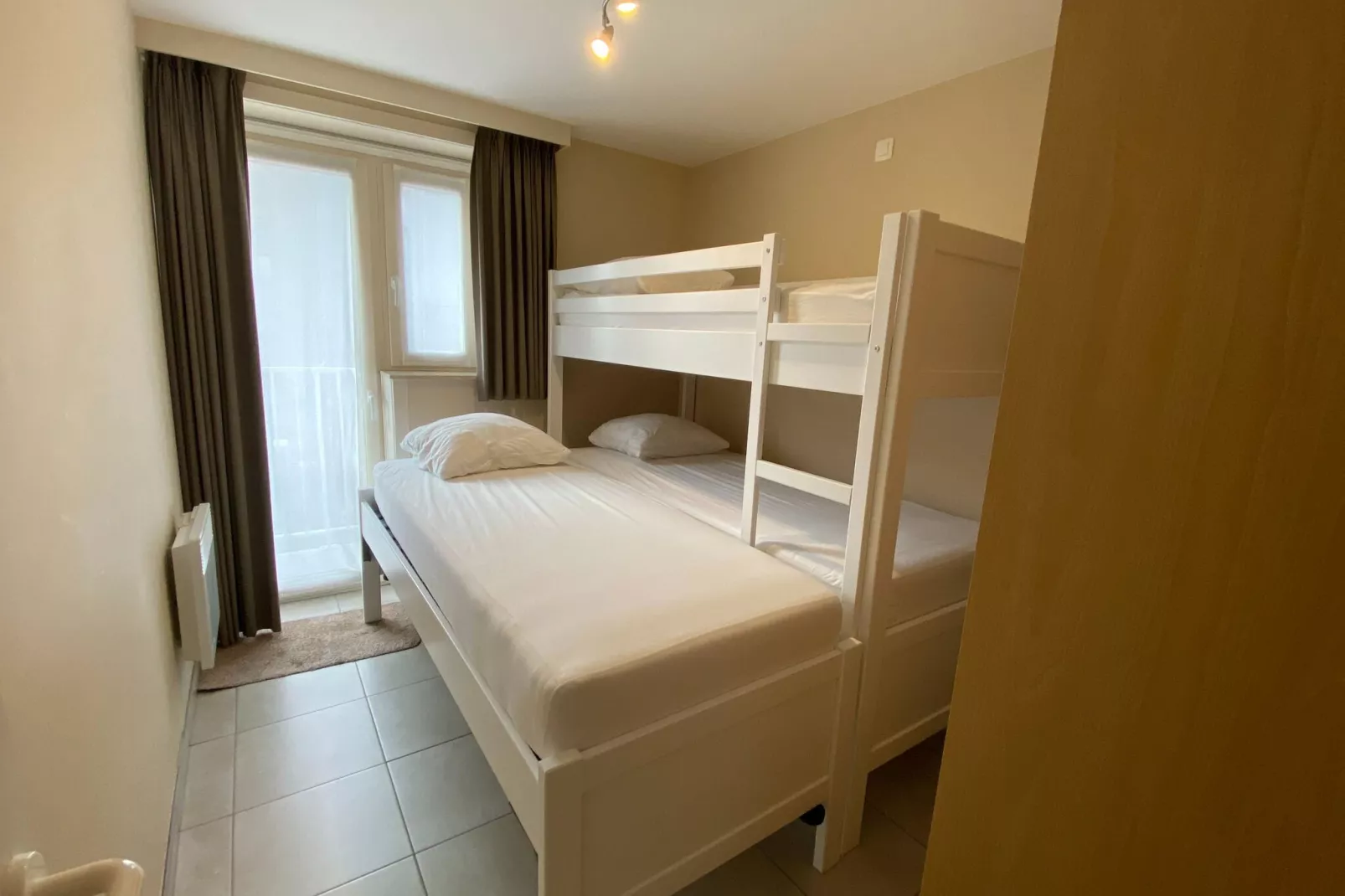 HELIOS-Bedroom