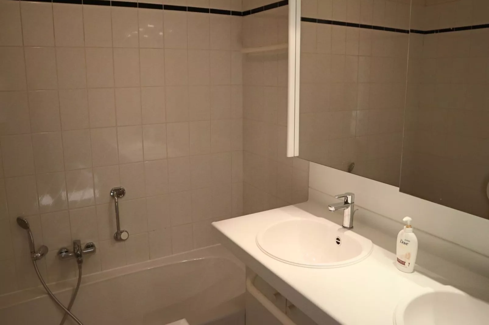 SCORPIO B 0404GAR-Bathroom