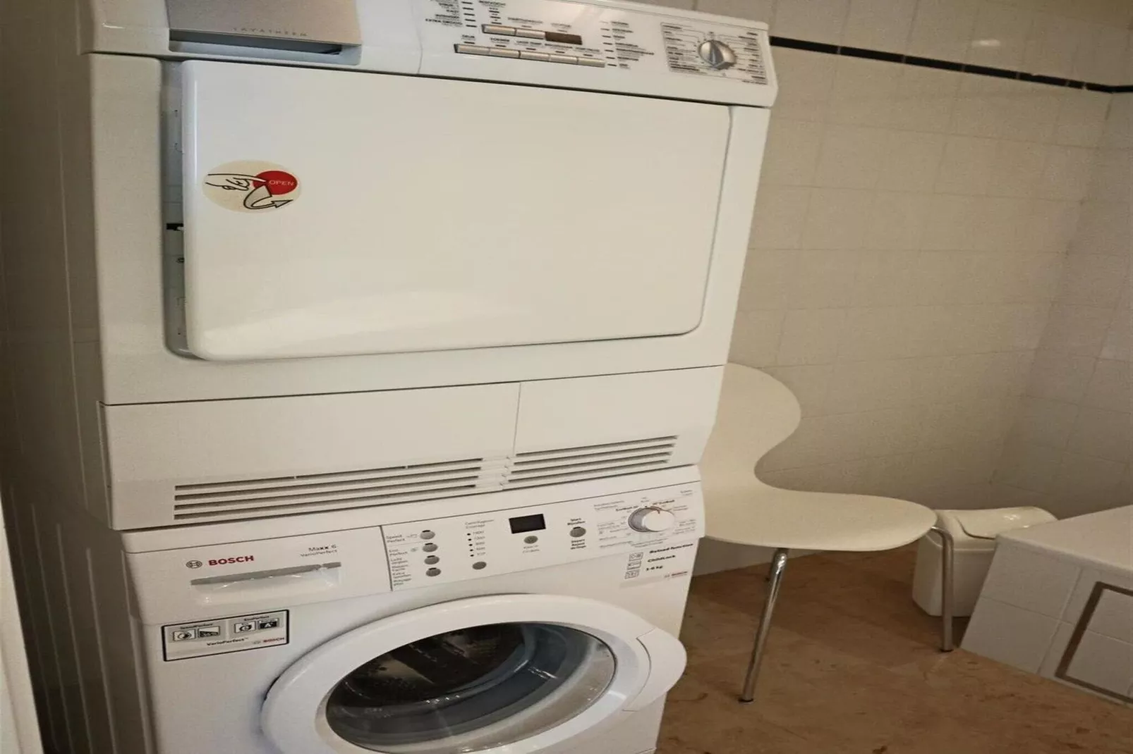 SCORPIO B 0404GAR-Facilities