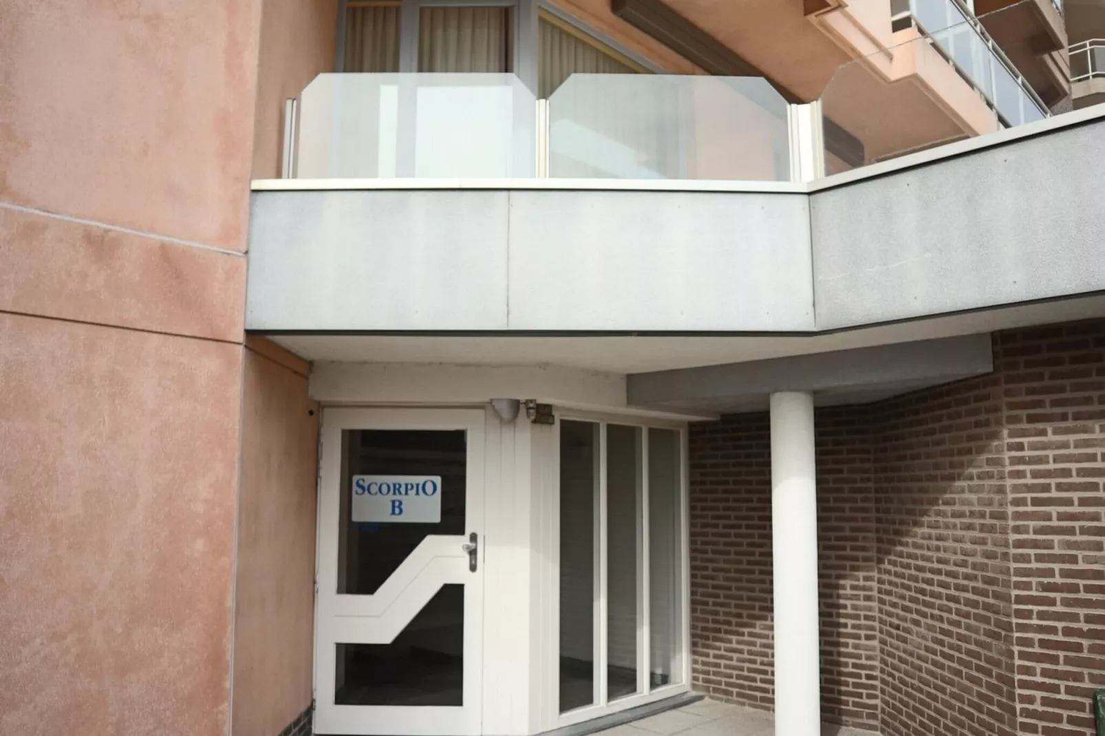 SCORPIO B 401-Reception hall
