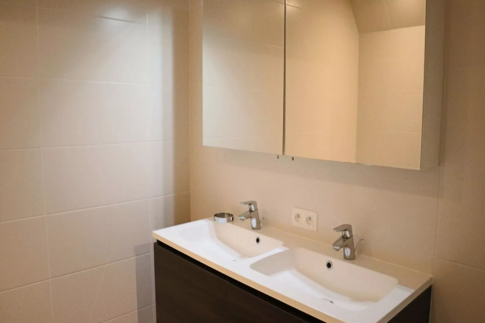 DOCKSIDE 0402GAR-Bathroom