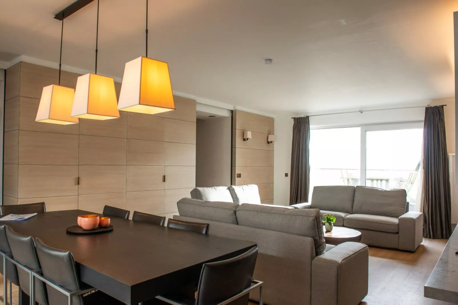 ZONNEKRING 1001GAR-Esszimmer