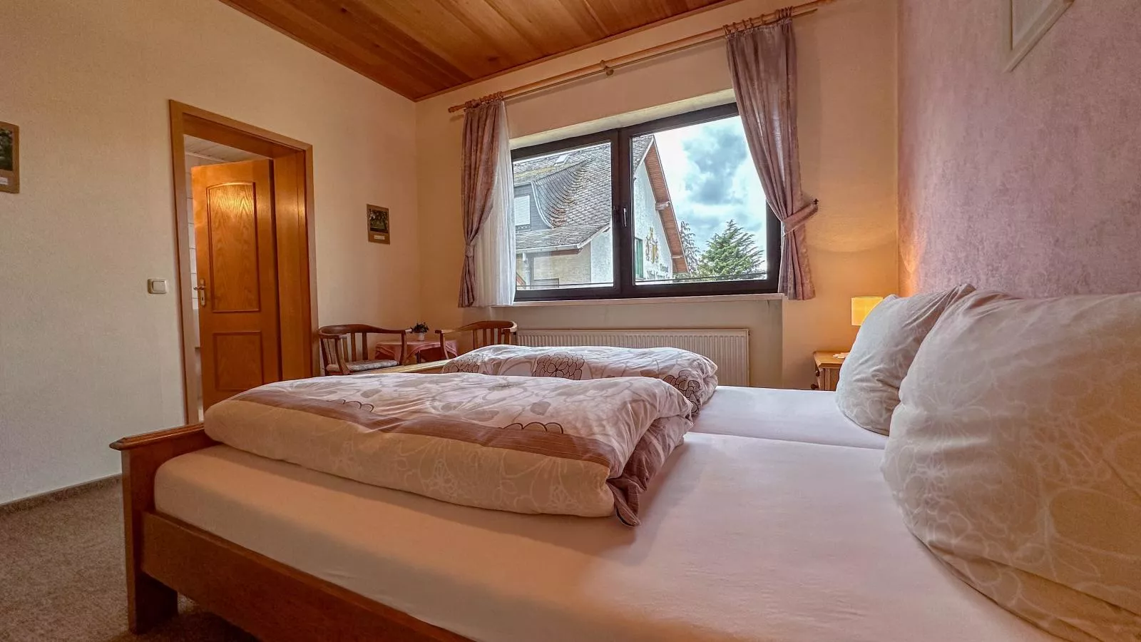 Hermes-Lex-Bedroom