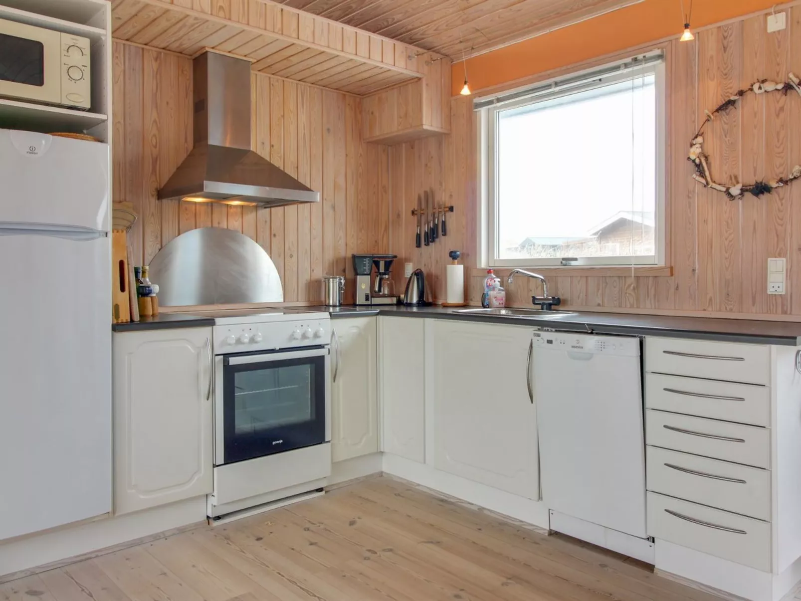 "Mitre" - 300m from the sea-Inside