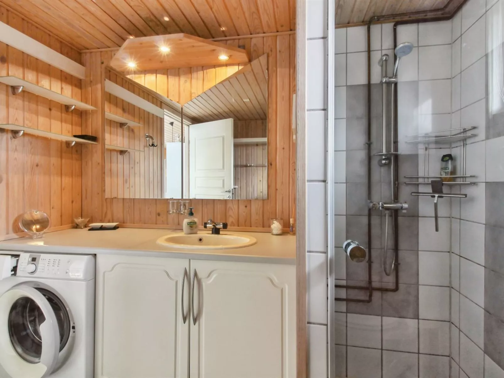 "Mitre" - 300m from the sea-Inside