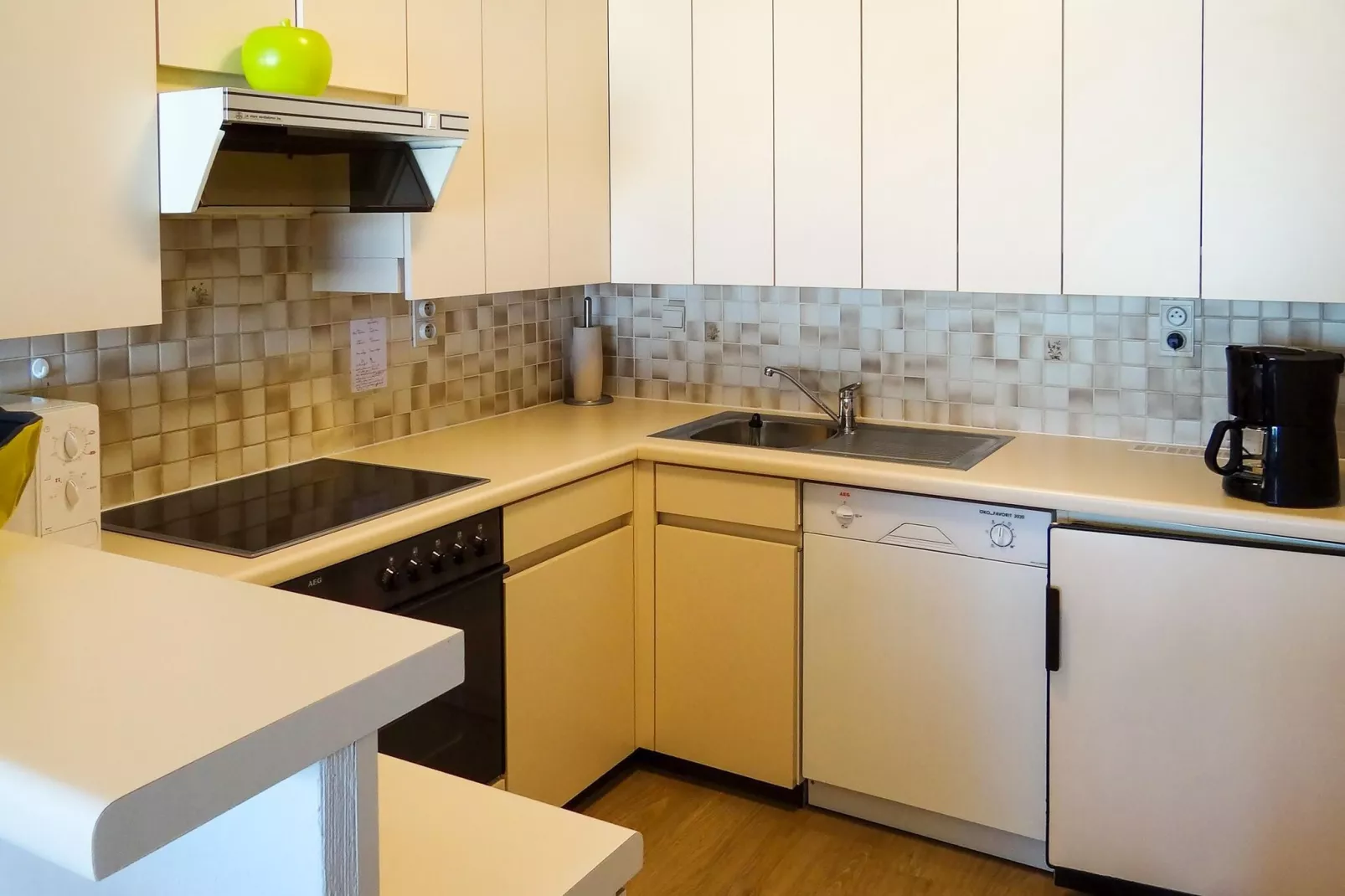 SPINNAKER I 0105GAR-Kitchen