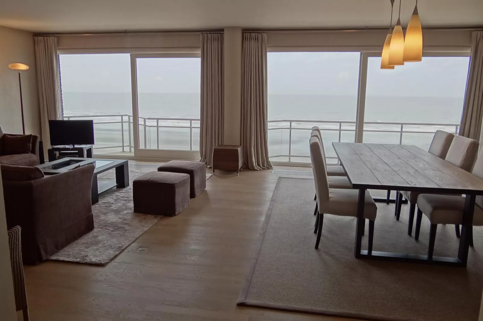 SCORPIO BI 1303GAR-Living room