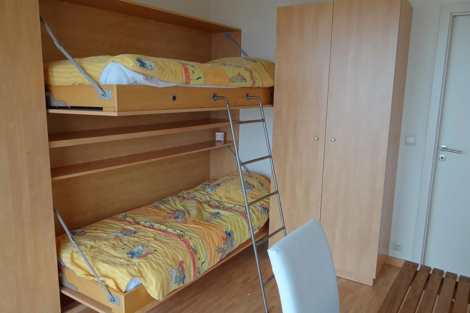 SCORPIO BI 1303GAR-Bedroom
