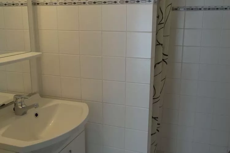 VELASQUEZ 103-Bathroom