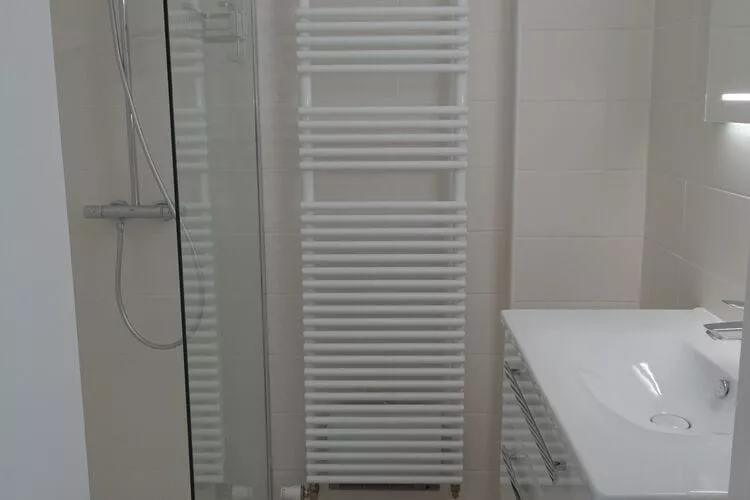 YPERLEE 102-Bathroom