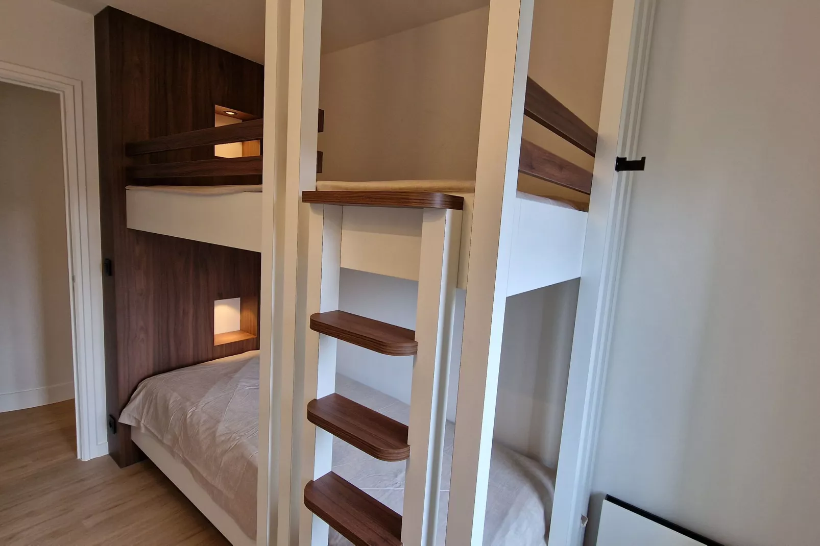 HORIZON 0501GAR-Bedroom