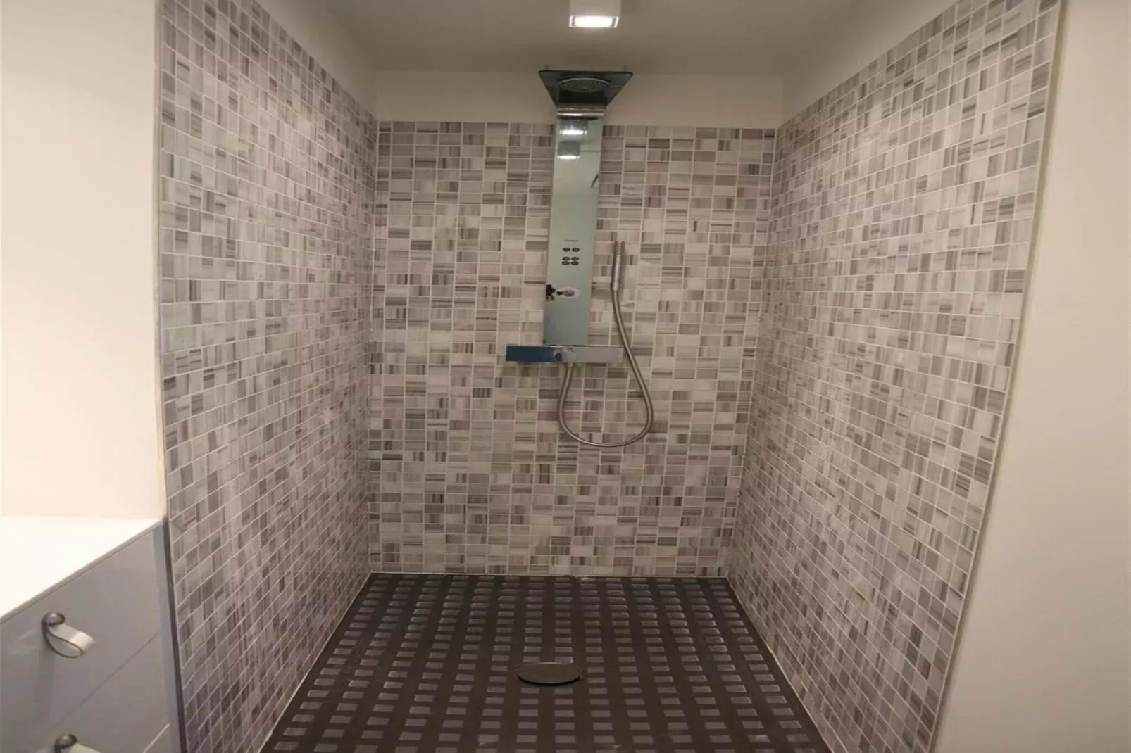 SCORPIO BI 201-Bathroom