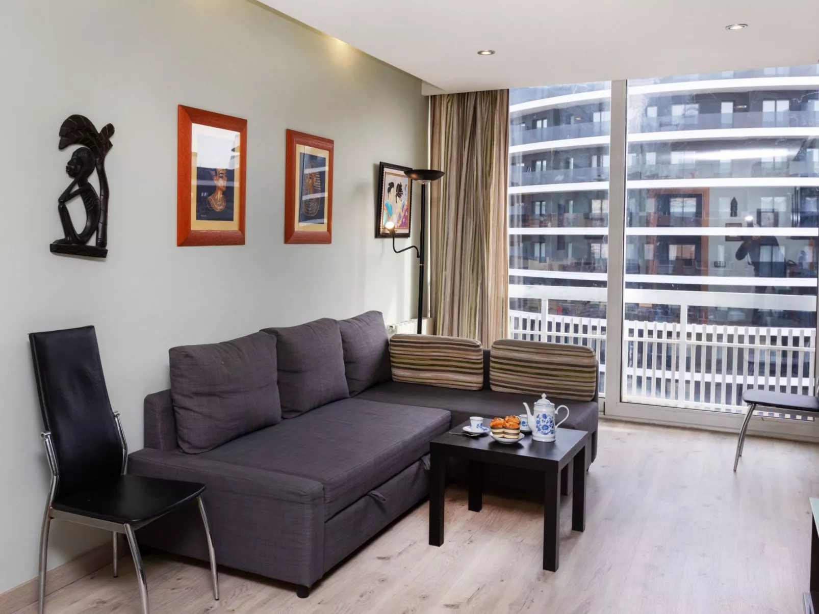 Sants-Montjuic Rambla Badal-Inside