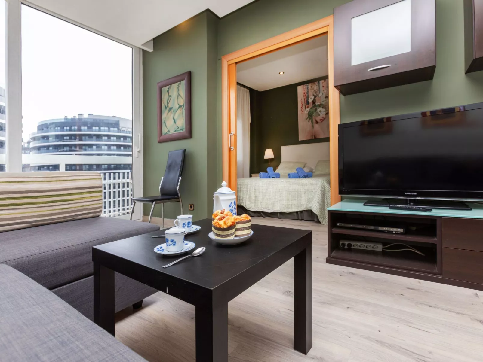 Sants-Montjuic Rambla Badal-Inside