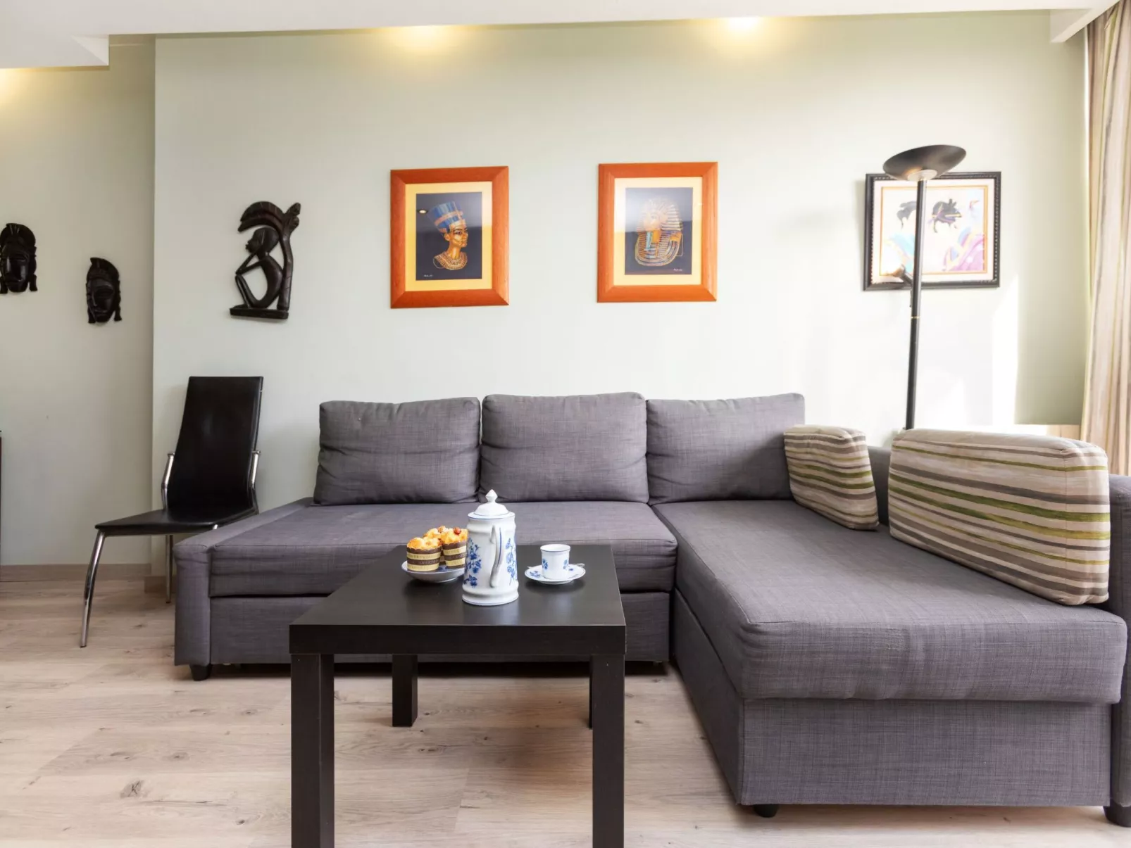 Sants-Montjuic Rambla Badal-Inside