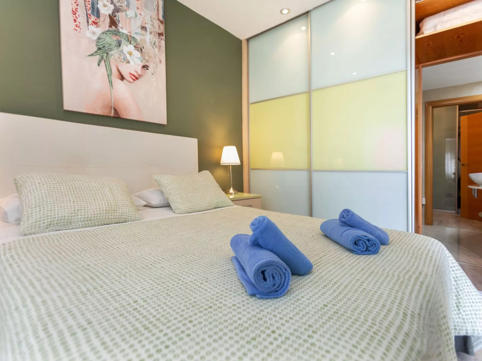 Sants-Montjuic Rambla Badal-Inside