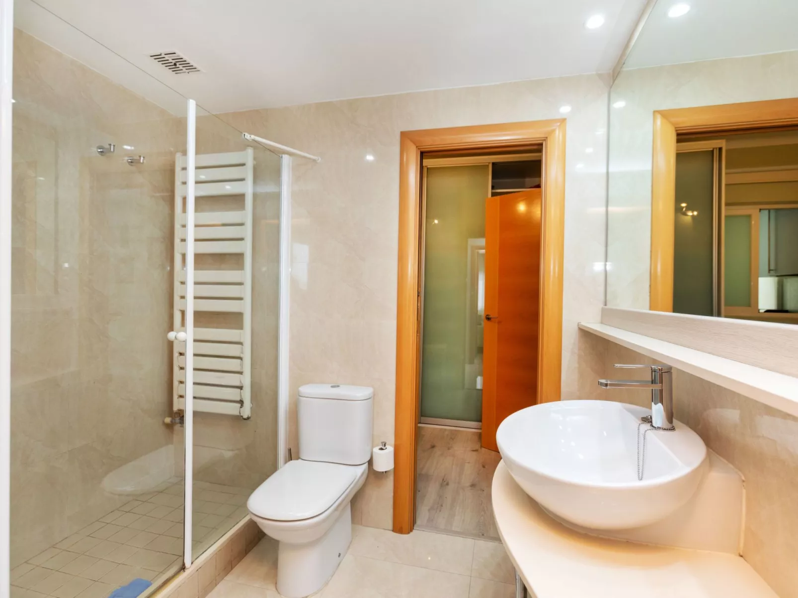 Sants-Montjuic Rambla Badal-Inside
