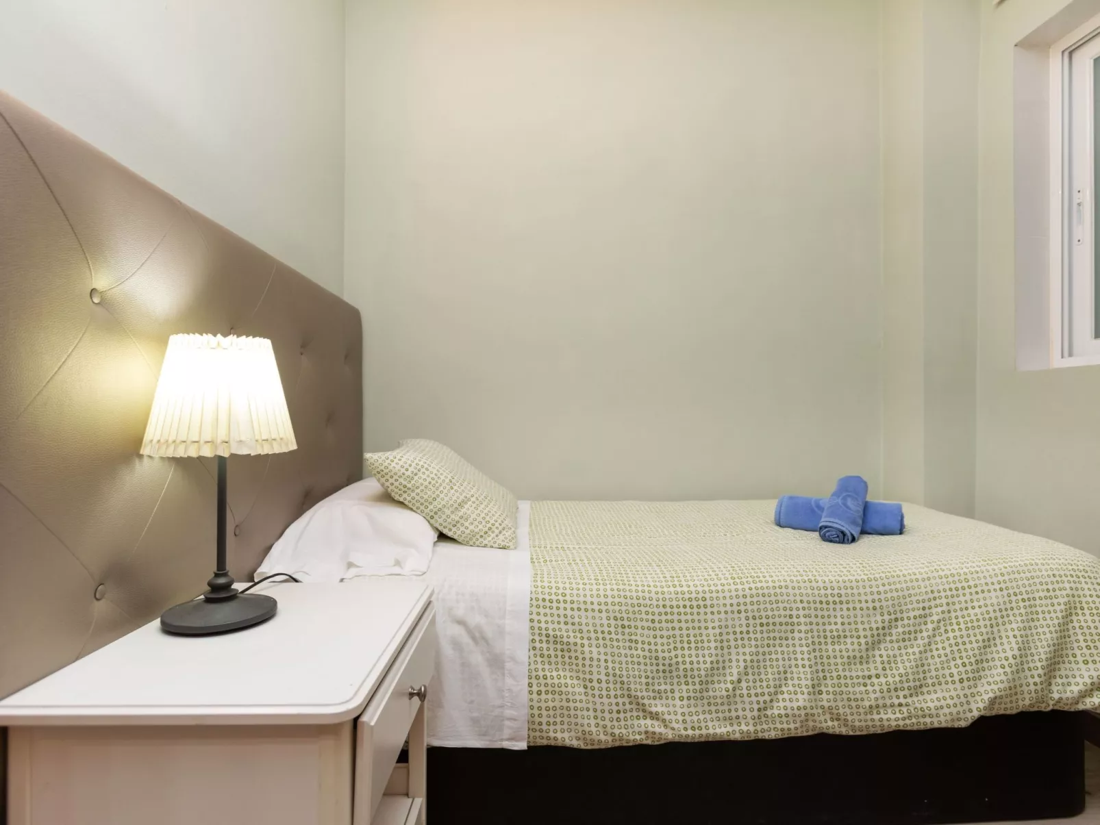 Sants-Montjuic Rambla Badal-Inside