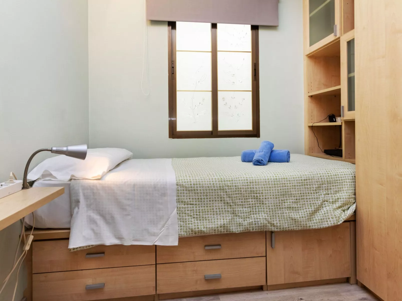 Sants-Montjuic Rambla Badal-Inside
