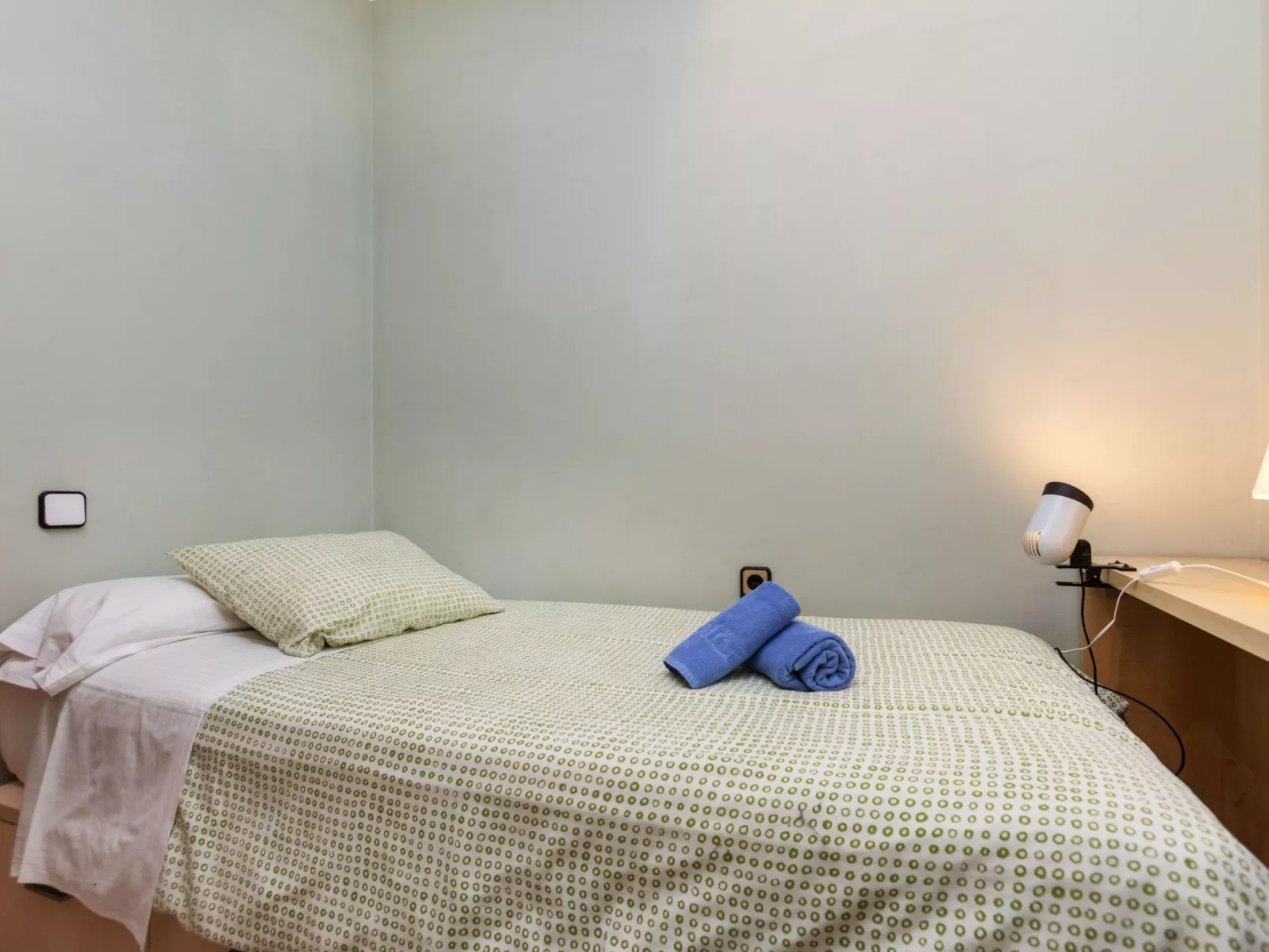 Sants-Montjuic Rambla Badal-Inside