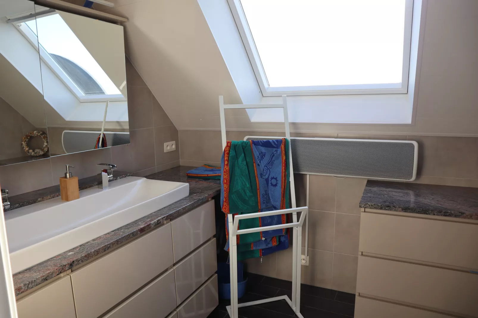 APOLLO 9 0901GAR-Bathroom