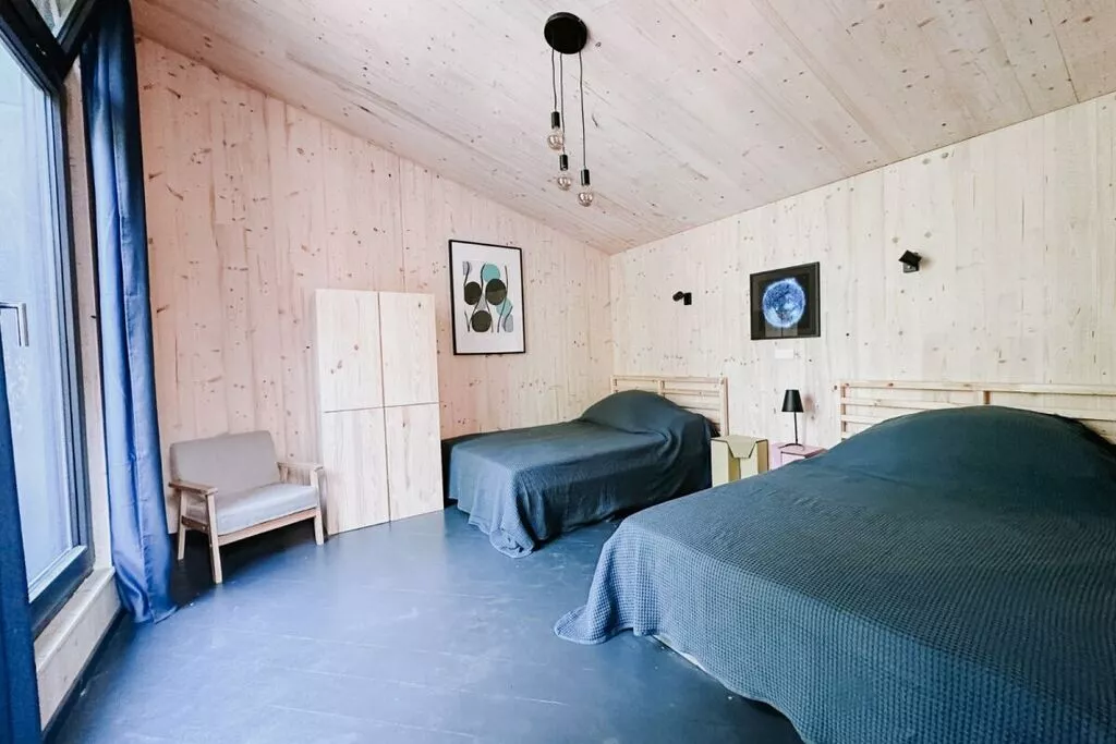 462387-Bedroom