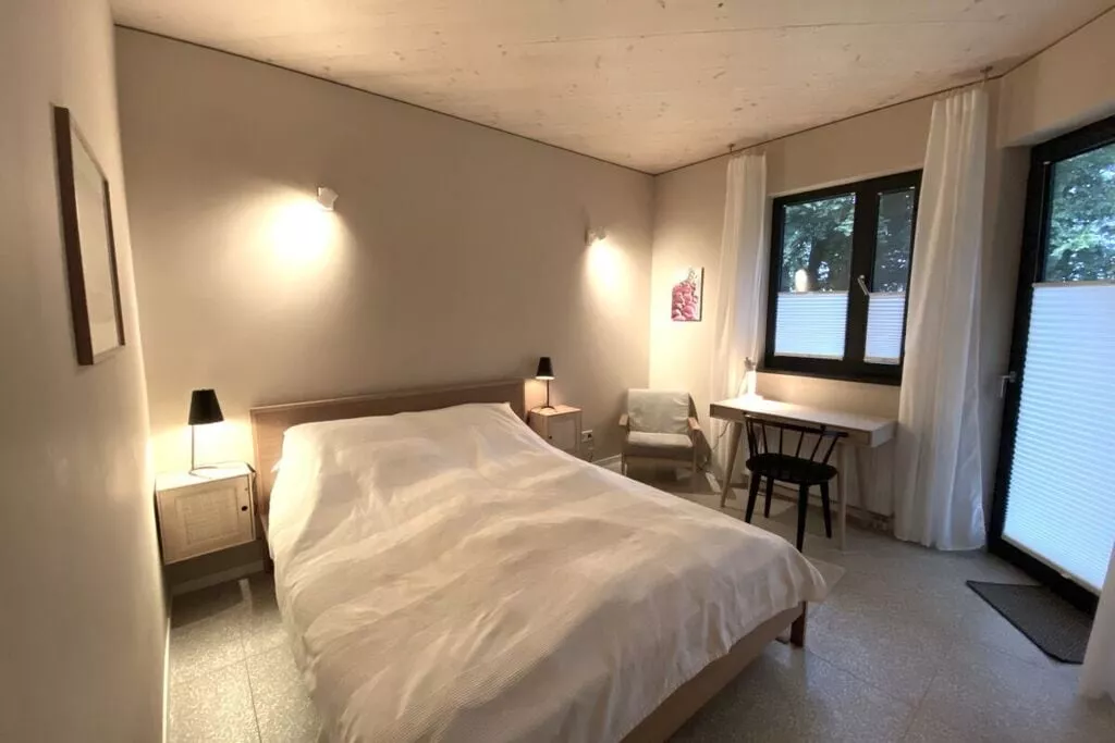 462387-Bedroom