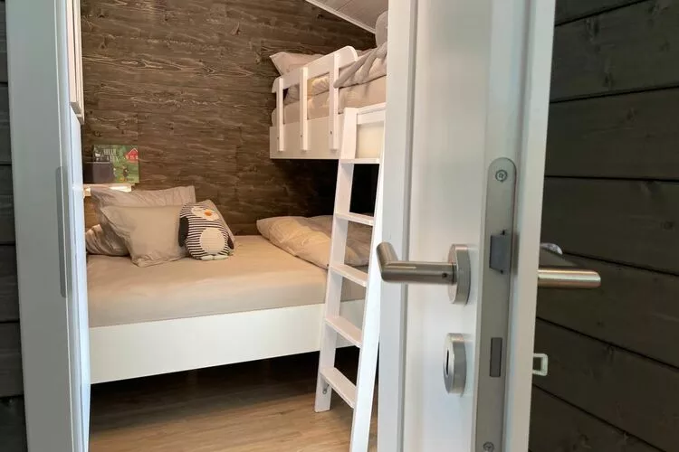 320003-Bedroom