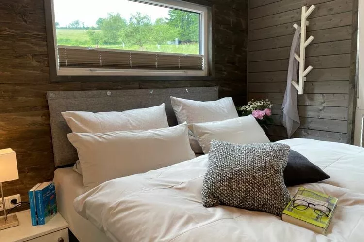 320003-Bedroom