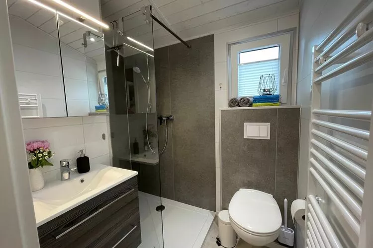 320003-Bathroom