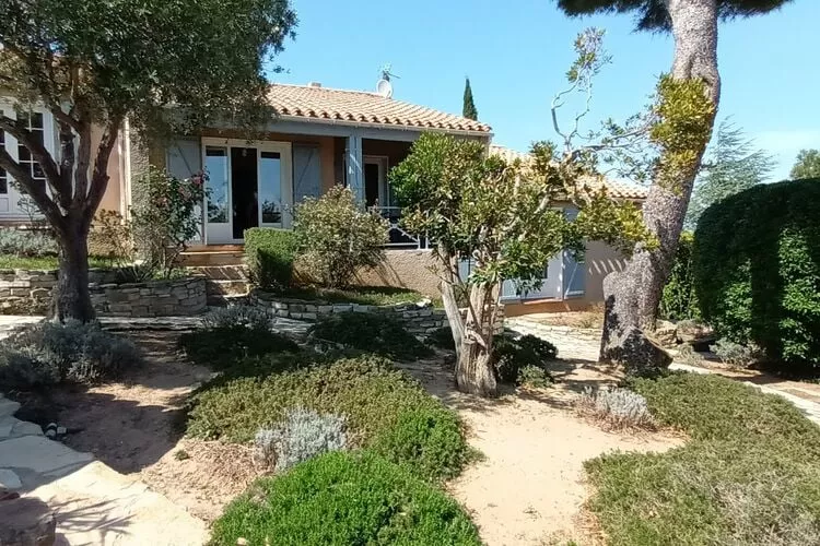 Villa Les Etangs-Exterior summer