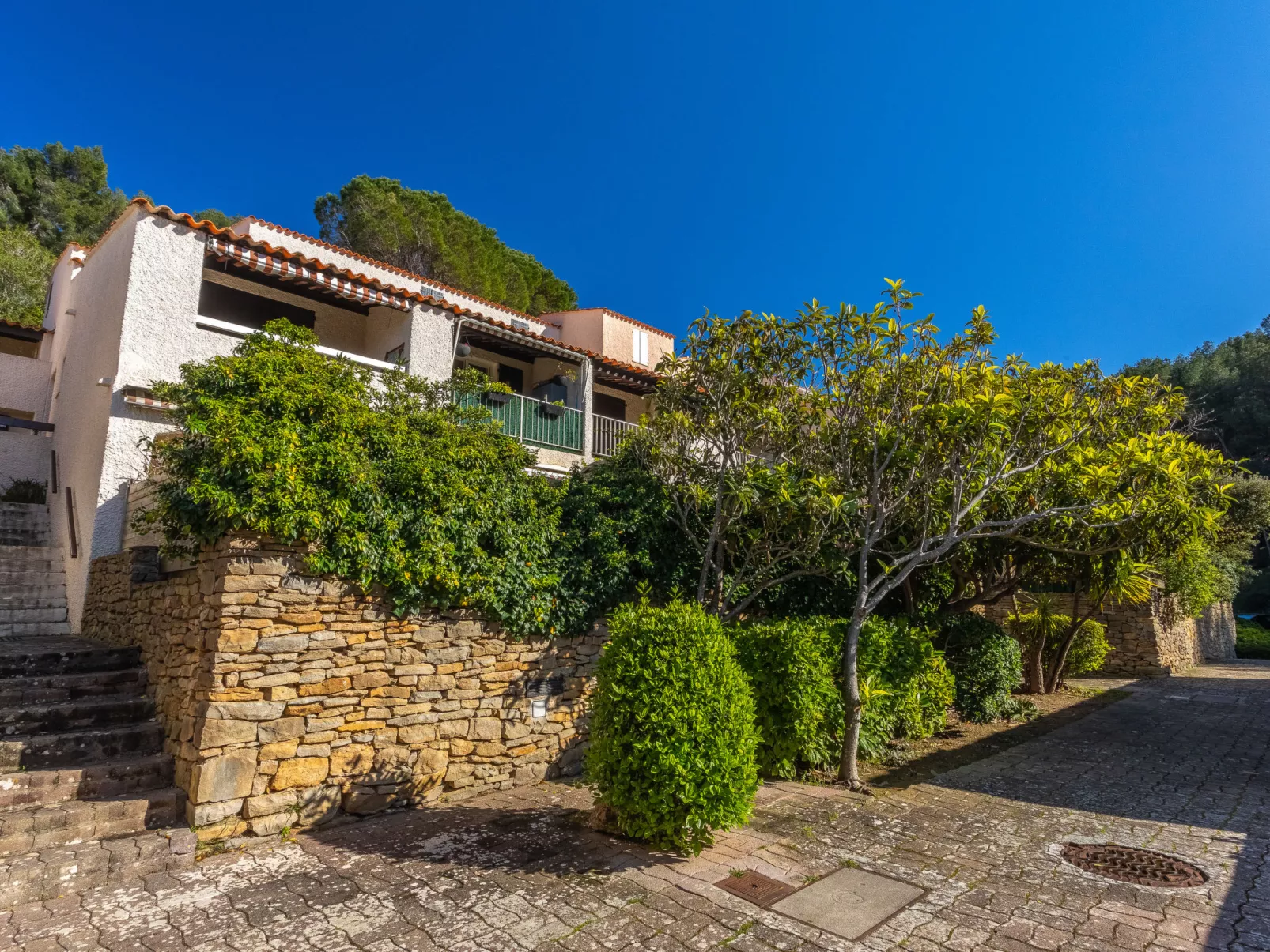 Hauts de la Madrague-Outside