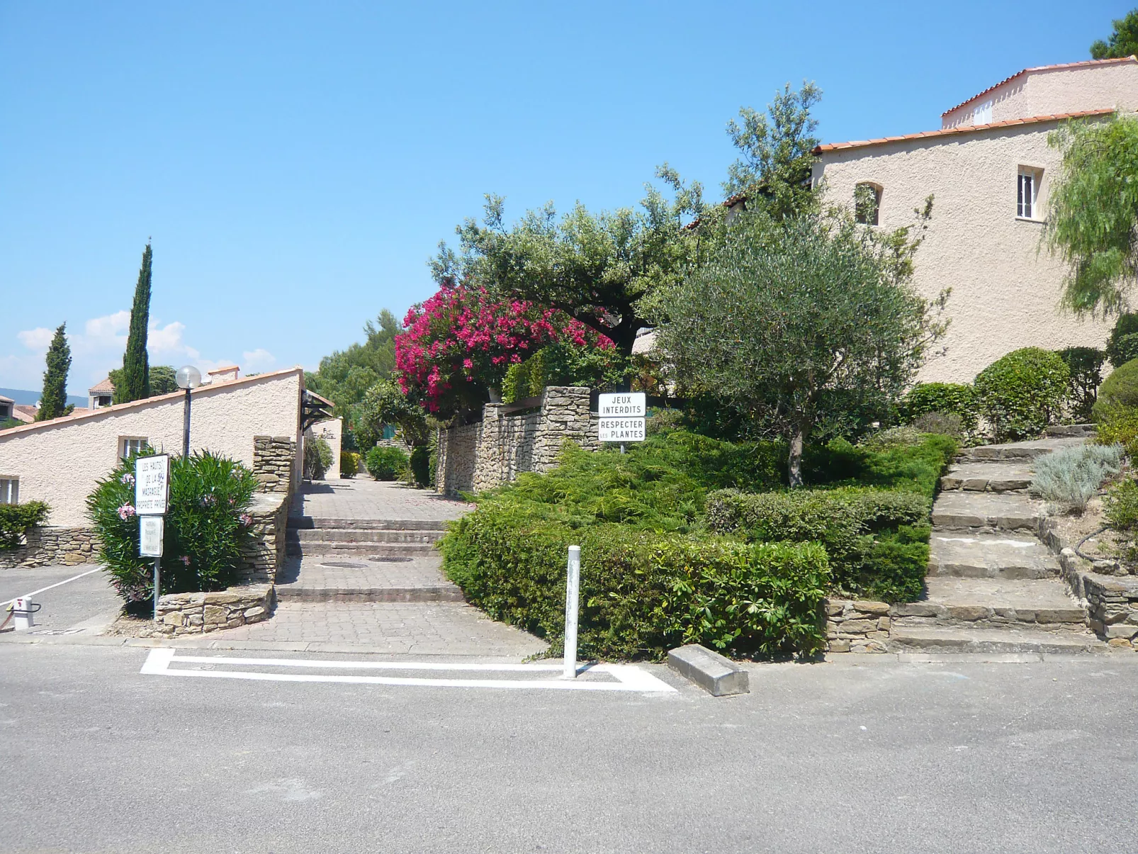 Hauts de la Madrague-Outside