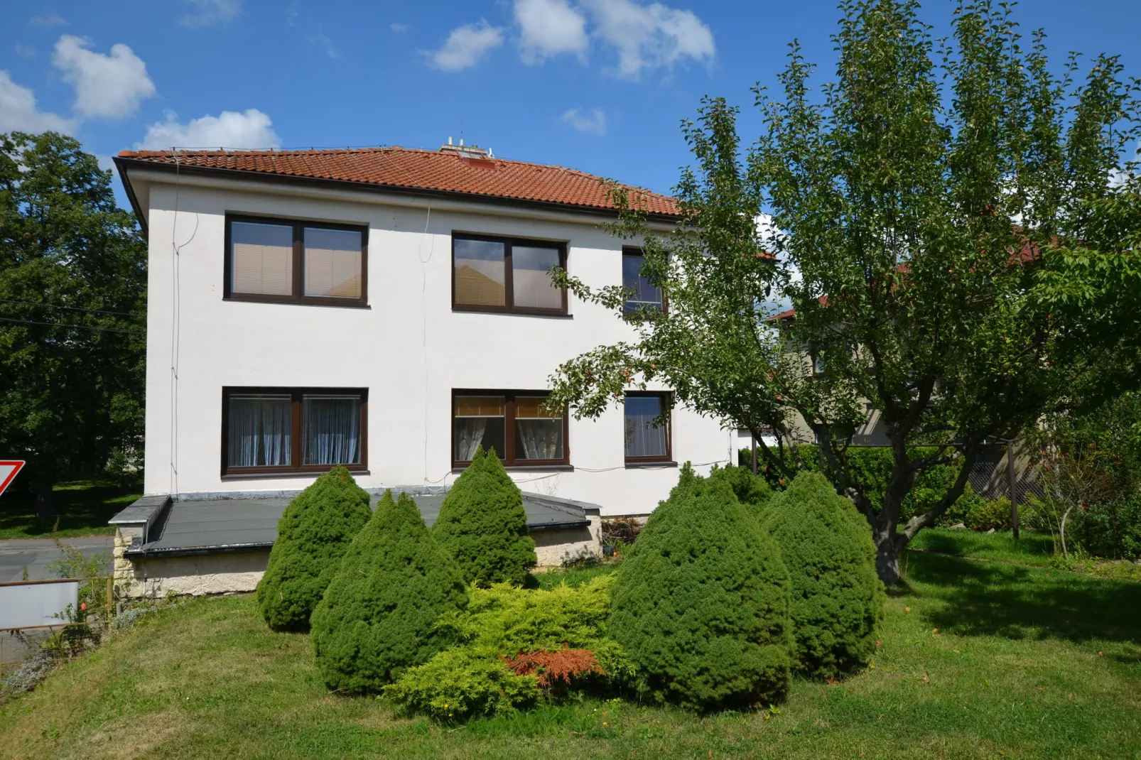 Villa Lydia - Exterior in summer