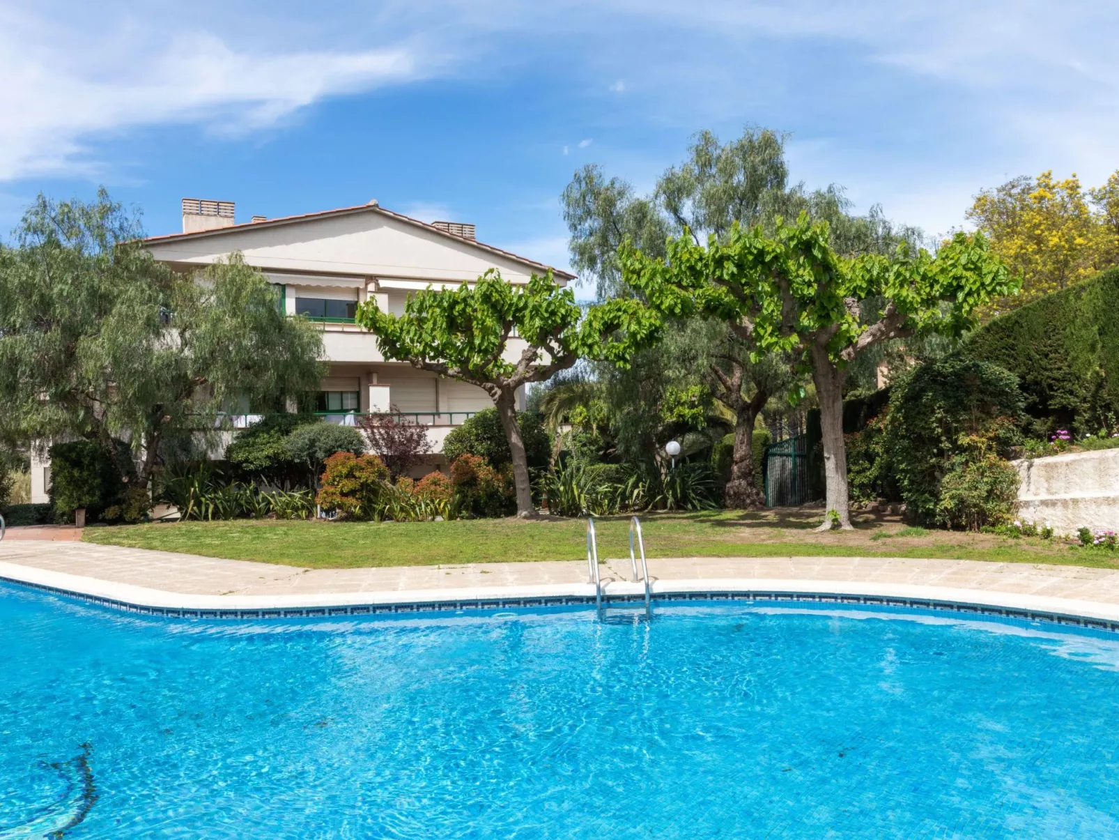 Mediterrani-Outside